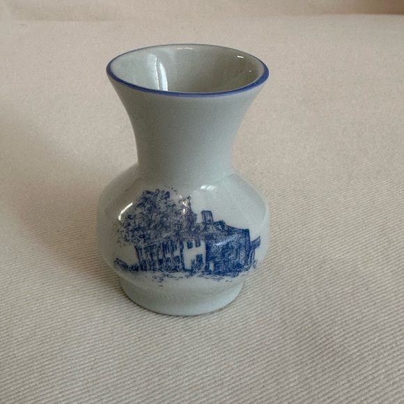 !! SOLD !! Vintage blue & white bud vase #budvase #blue&white #vintage Leart - Picture 2 of 5